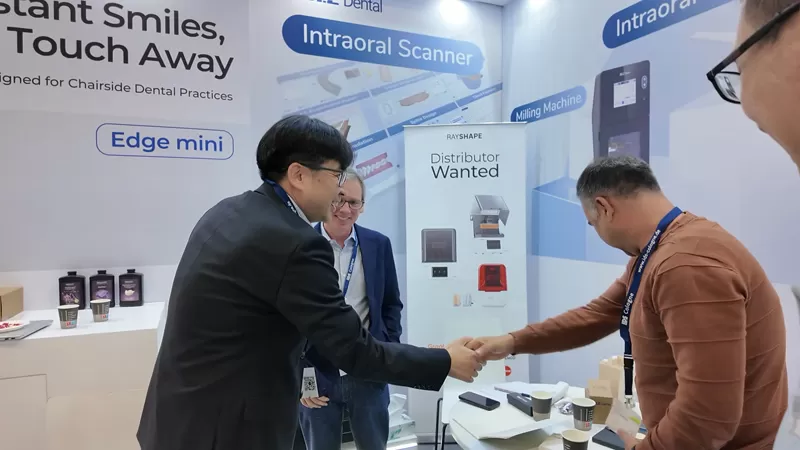 Edge Mini Chairside 3D Printer Makes Its Overseas Debut