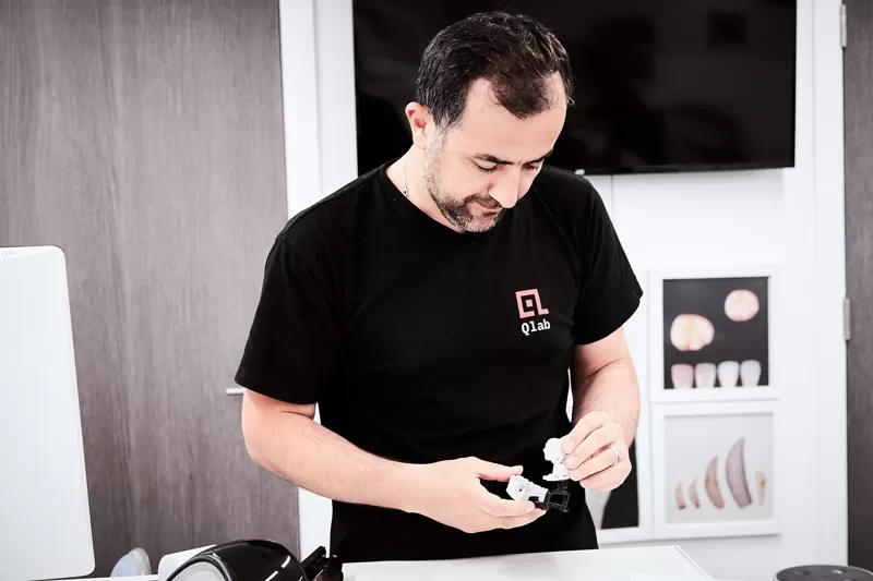 QLAB Dental Lab Using RAYSHAPE DLP Dental Solution For Daily Operations